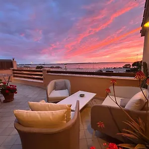 Domo La Laguna Bed & Breakfast Càbras